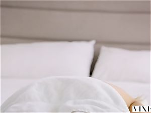 VIXEN Nicole Aniston Has steamy predominant fuck-fest On Vacation