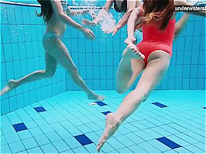 3 naked women have joy underwater