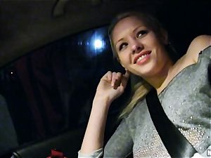 cute Lola Taylor gets yummy banging on the back seat